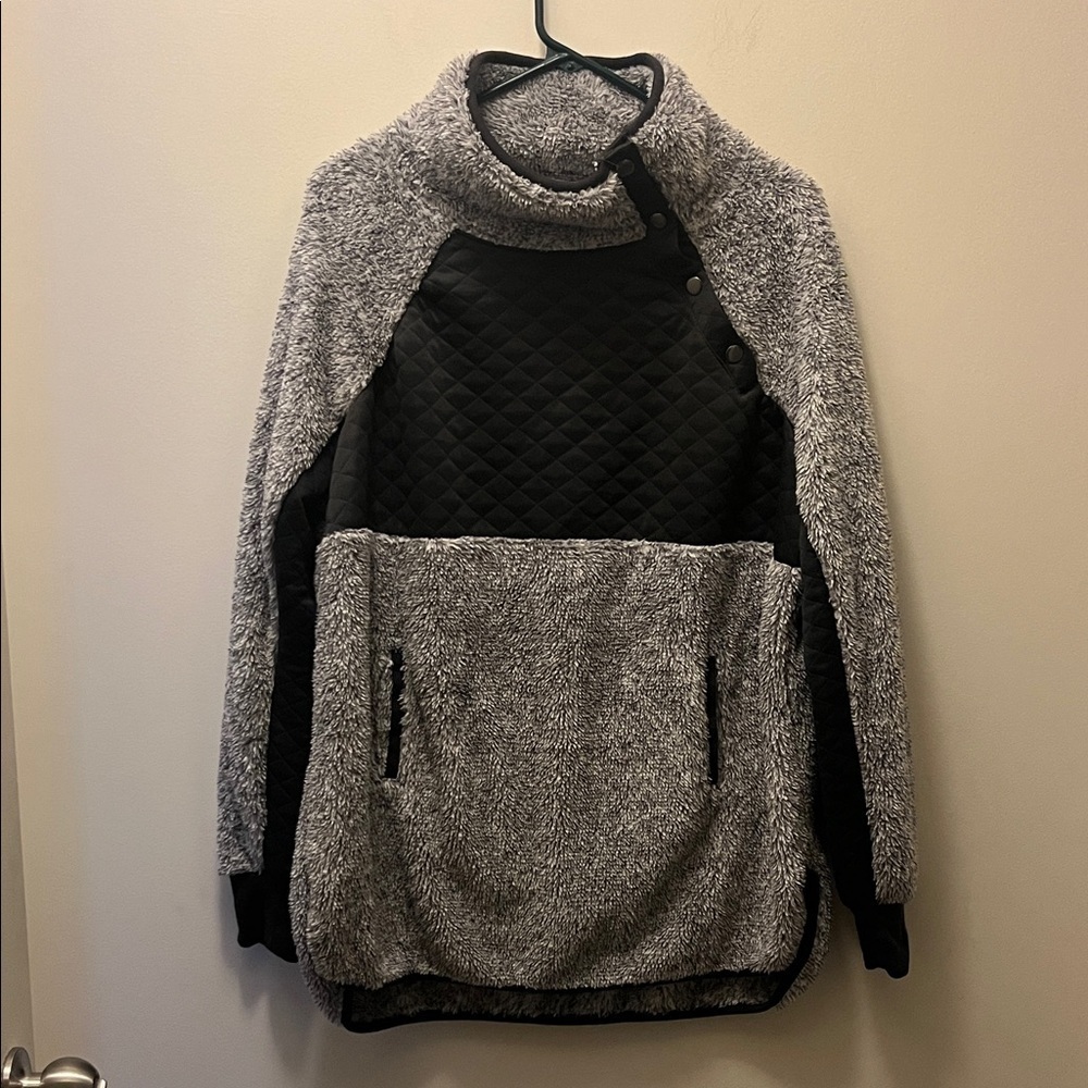 Maurice’s Black and Gray Quilted Pullover size XL